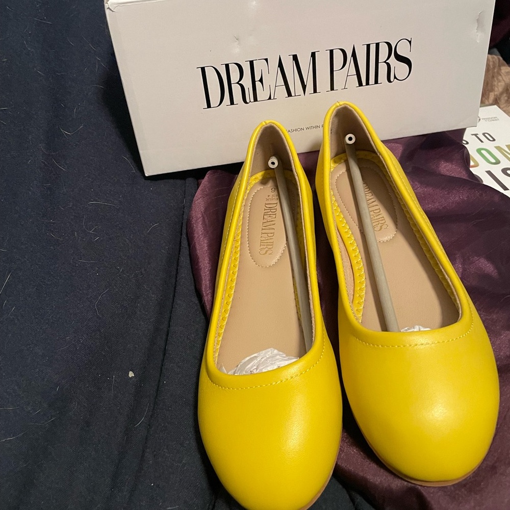 Dream Pairs Yellow Sole-Fina Flats